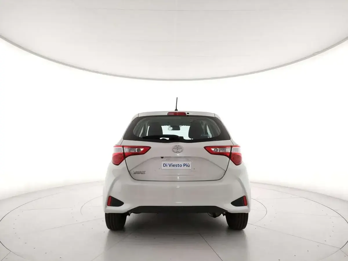 Usata Toyota Yaris Active 72 CV (52 kW) 2019 Bianco Utilitaria