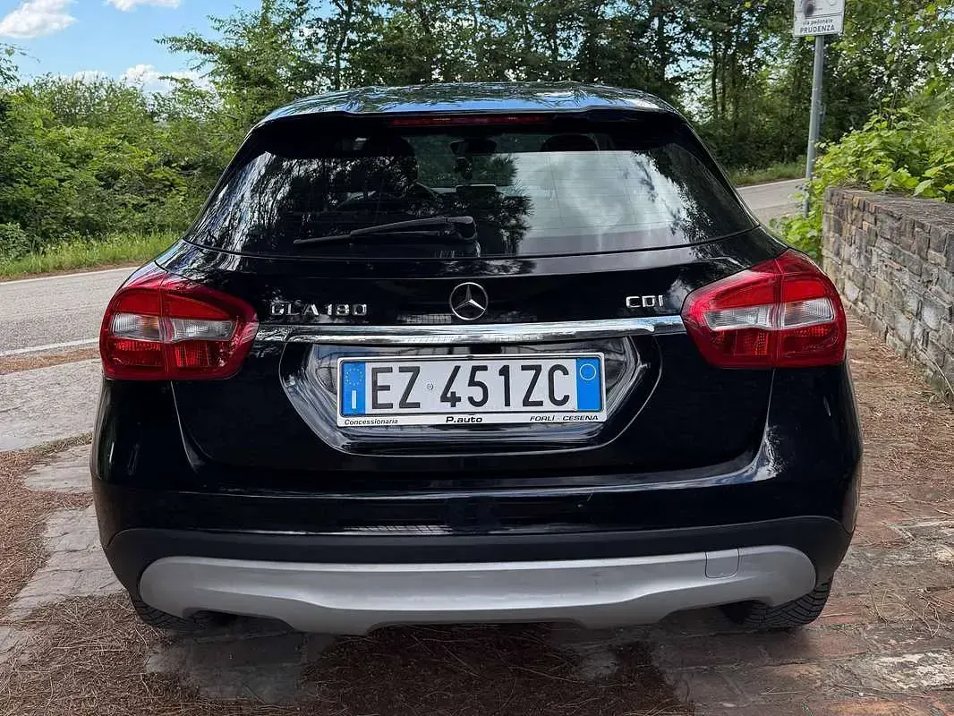 Usata Mercedes GLA180 Executive 109 CV (80 kW) 2015 Nero SUV