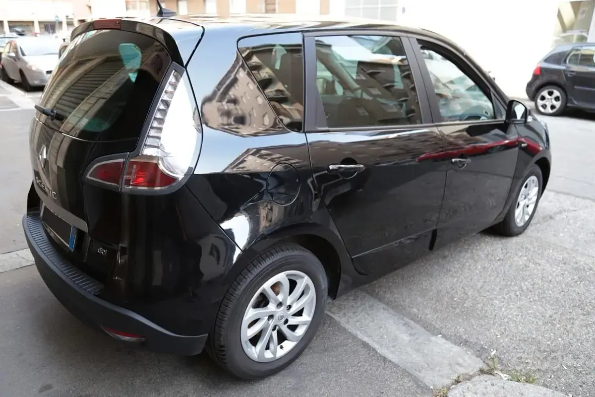 Usata Renault Scénic III LIMITED 110 CV (80 kW) 2015 Nero Monovolume