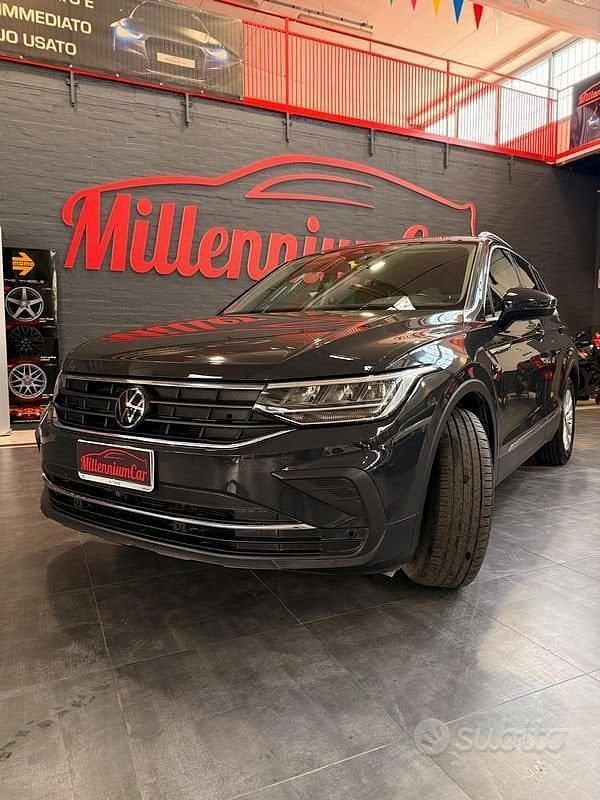 Usata VW Tiguan Life 131 CV (96 kW) 2023 Grigio SUV
