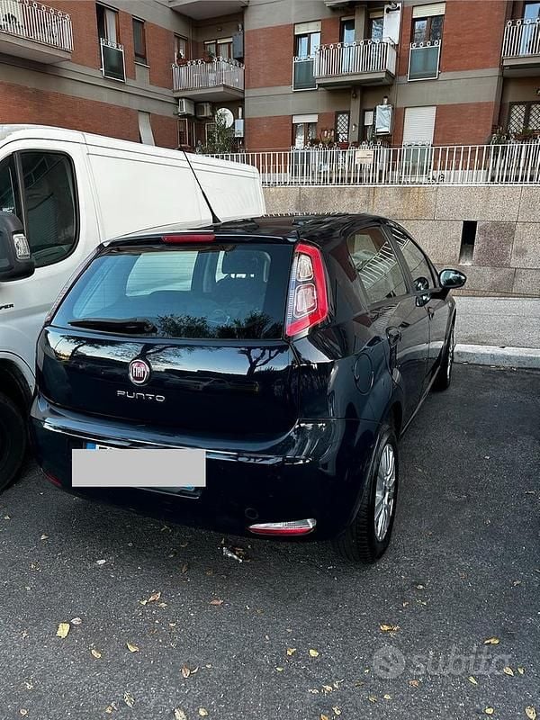Usata Fiat Punto 77 CV (56 kW) 2015 Blu Utilitaria