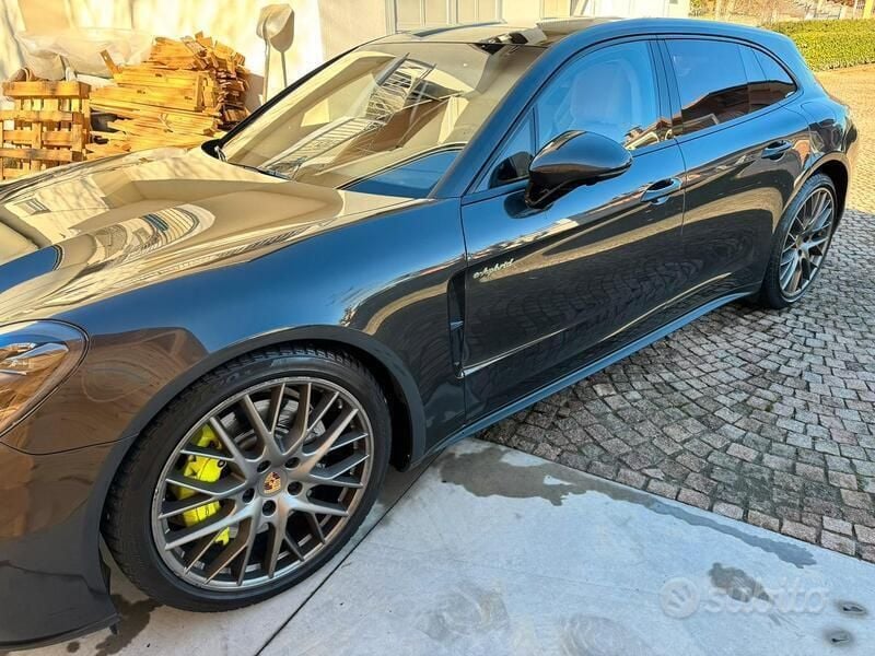 Nero Usata 2018 Porsche Panamera Tre volumi | 66.900 € (Cara) - Immagine 1/4