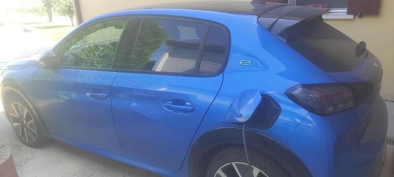 Usata Peugeot 208 GT-line 56 kW (77 CV) 2020 Blu/azzurro Utilitaria
