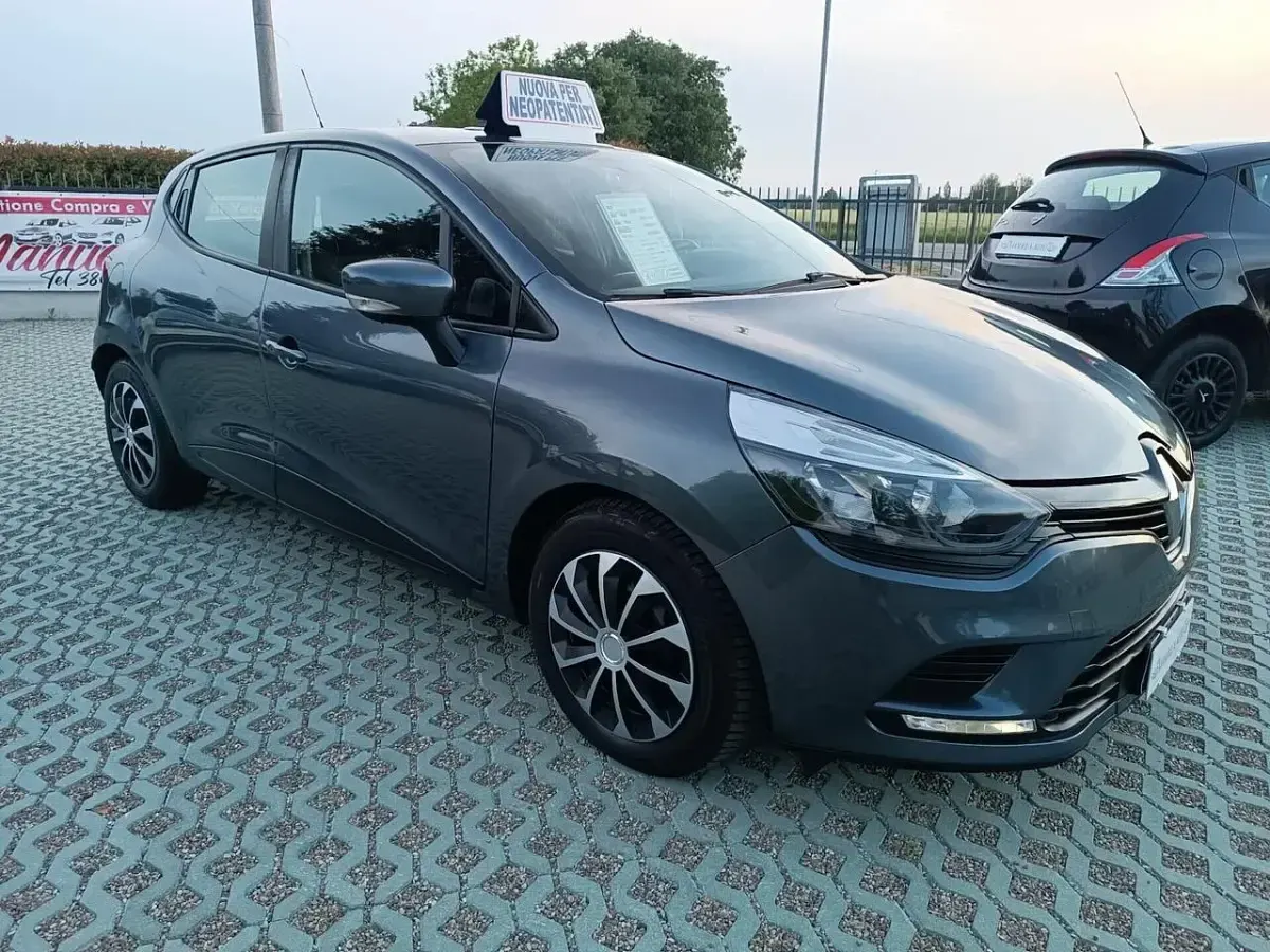 Usata Renault Clio IV Life 74 CV (54 kW) 2017 Blu Berlina