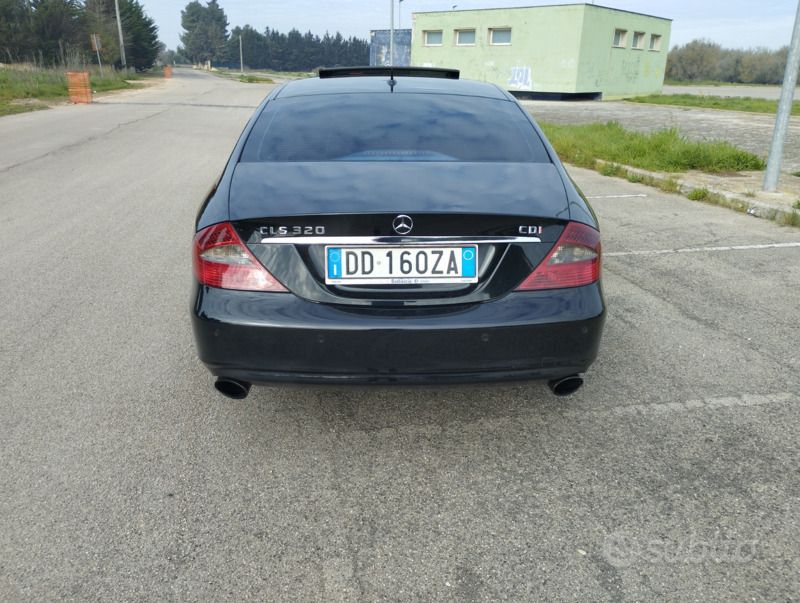 Usata Mercedes CLS320 224 CV (164 kW) 2008 Nero Coupé