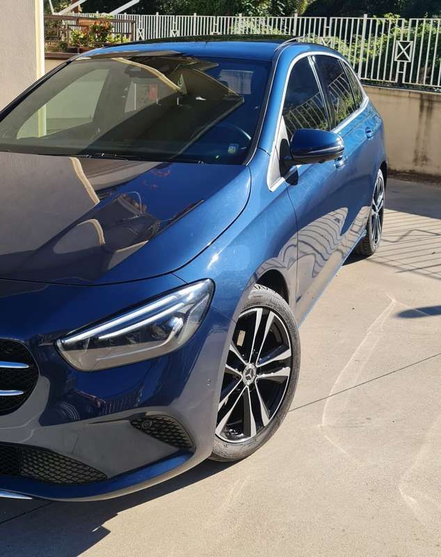 Blu Usata 2019 Mercedes B180 Executive Monovolume | 26.000 € (Molto cara) - Immagine 1/4