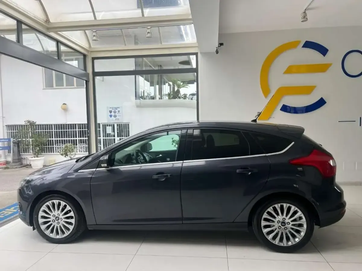 Begagnad Ford Focus 109 HK (80 kW) 2011 Blå Sedan