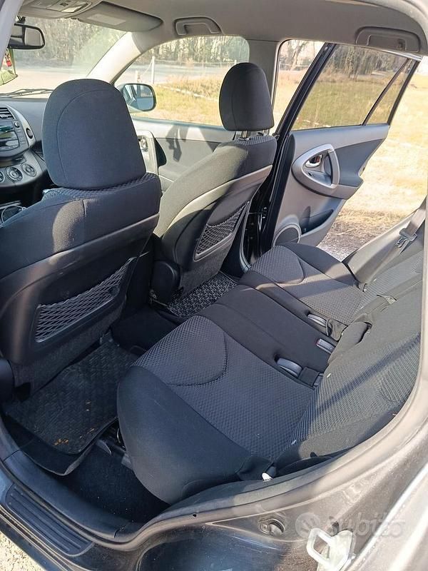 Grigio Usata 2009 Toyota RAV4 SUV | 6500 € (Buon prezzo) - Immagine 1/4