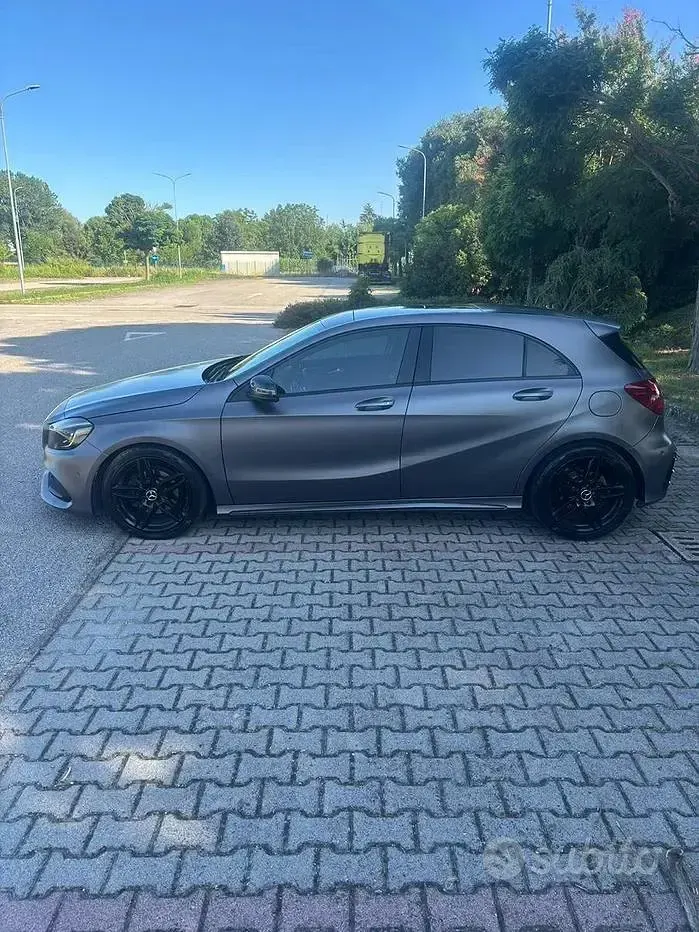 Usata Mercedes A200 136 CV (100 kW) 2017 Grigio Utilitaria