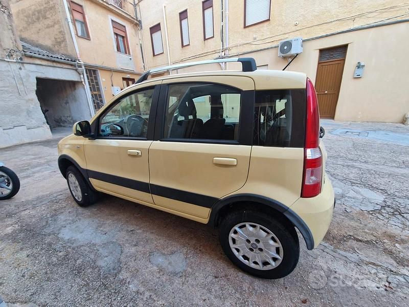 Usata Fiat Panda 4x4 60 CV (44 kW) 2010 Giallo Utilitaria
