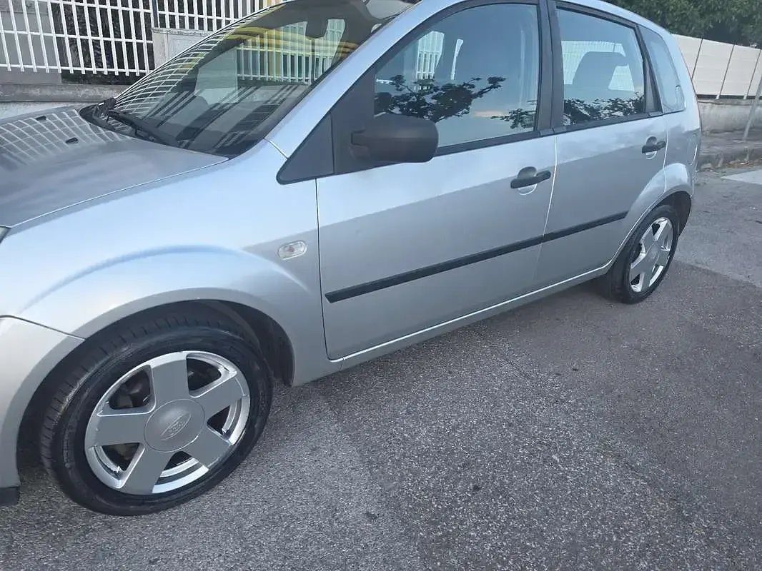 Usata Ford Fiesta Ghia 68 CV (50 kW) 2003 Utilitaria
