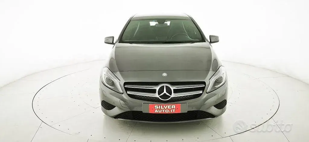 Usata Mercedes A180 109 CV (80 kW) 2013 Grigio Utilitaria