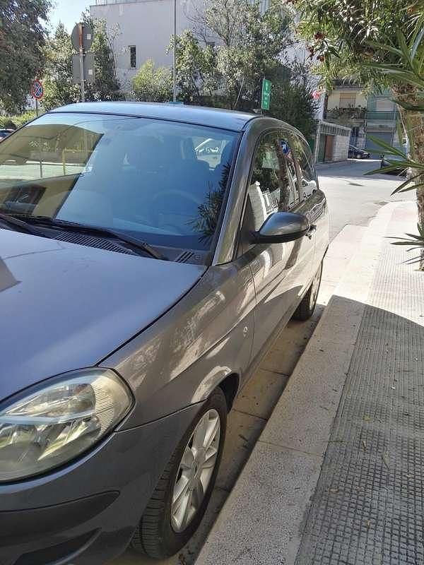 Usata Lancia Ypsilon 69 CV (50 kW) 2005 Grigio Utilitaria