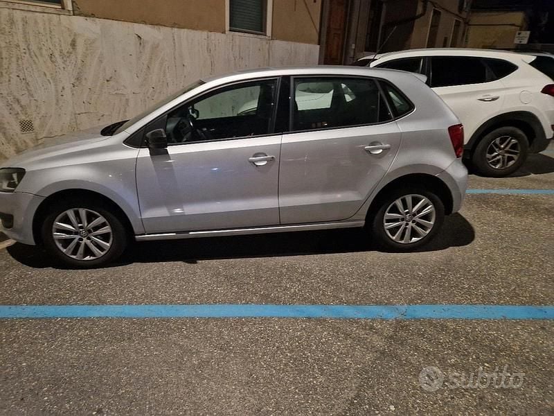 Usata 2011 VW Polo Tre volumi | 2500 € (Super prezzo) - Immagine 1/4