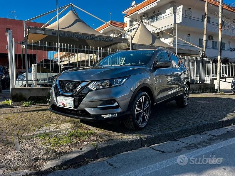 Grigio Usata 2017 Nissan Qashqai N-Connecta SUV | 13.999 € (Buon prezzo) - Immagine 1/4