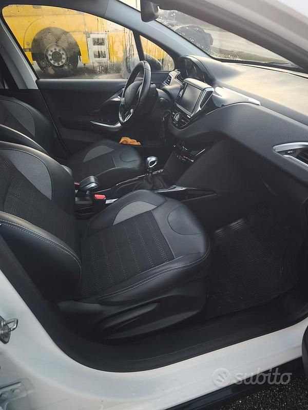Usata Peugeot 2008 Allure 120 CV (88 kW) 2018 Bianco SUV