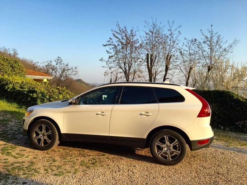 Usata Volvo XC60 Momentum 215 CV (158 kW) 2011 Bianco SUV