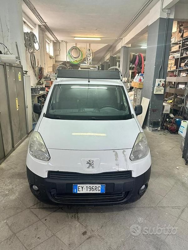 Bianco Usata 2015 Peugeot Partner Monovolume | 5000 € (Buon prezzo) - Immagine 1/4