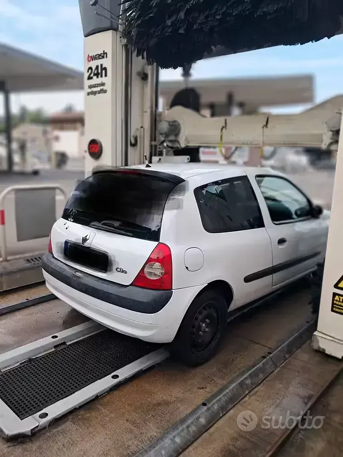 Usata Renault Clio II Authentique 58 CV (42 kW) 2005 Bianco Berlina