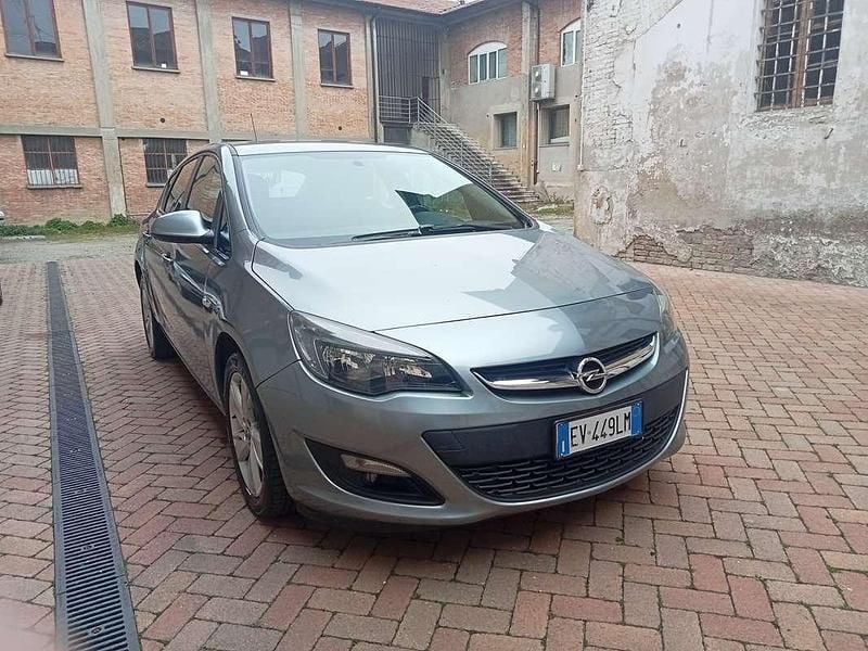 Usata Opel Astra 101 CV (74 kW) 2014 Grigio Berlina