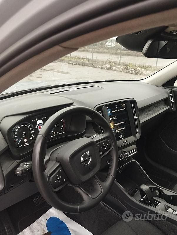Usata Volvo XC40 129 CV (94 kW) 2022 Grigio SUV