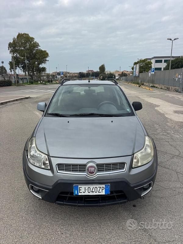 Usata Fiat Sedici Emotion 120 CV (88 kW) 2012 Grigio SUV