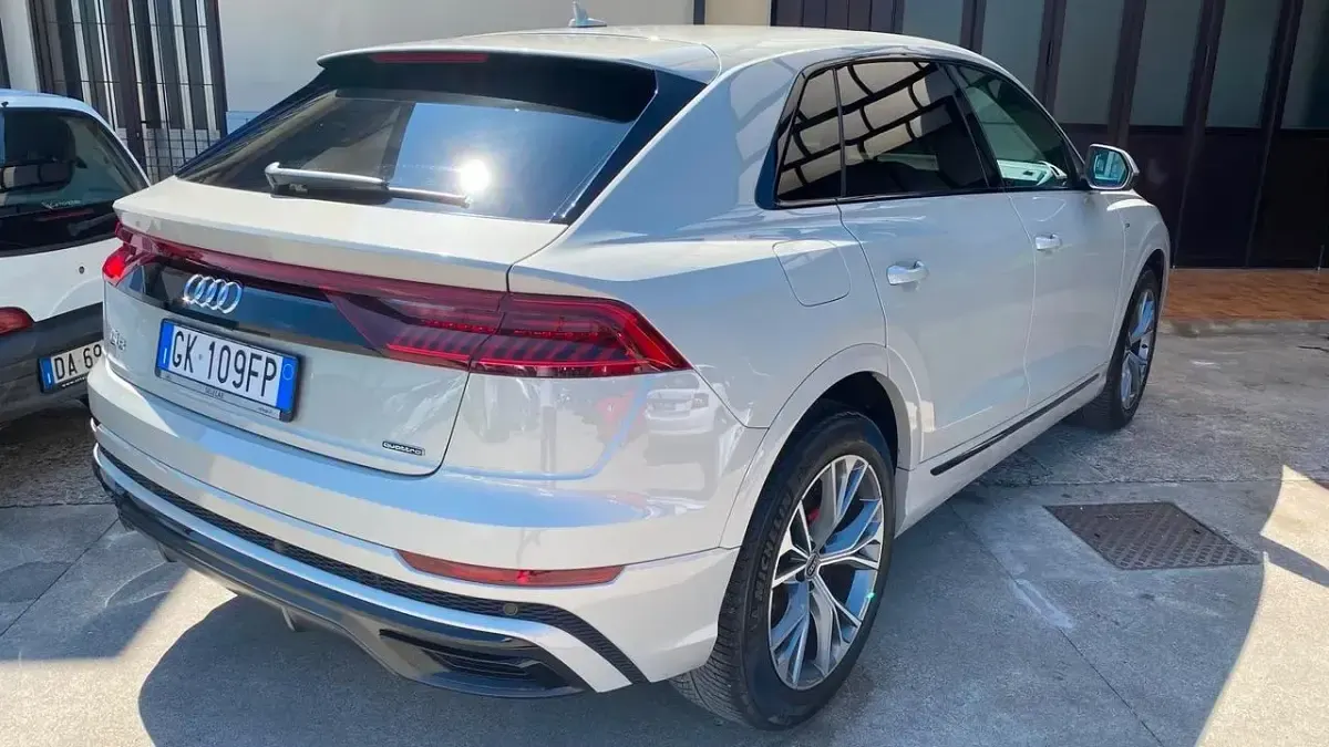 Usata Audi Q8 S-Line 339 CV (249 kW) 2022 Beige SUV