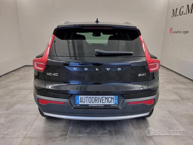 Usata Volvo XC40 Core 197 CV (144 kW) 2022 Nero SUV