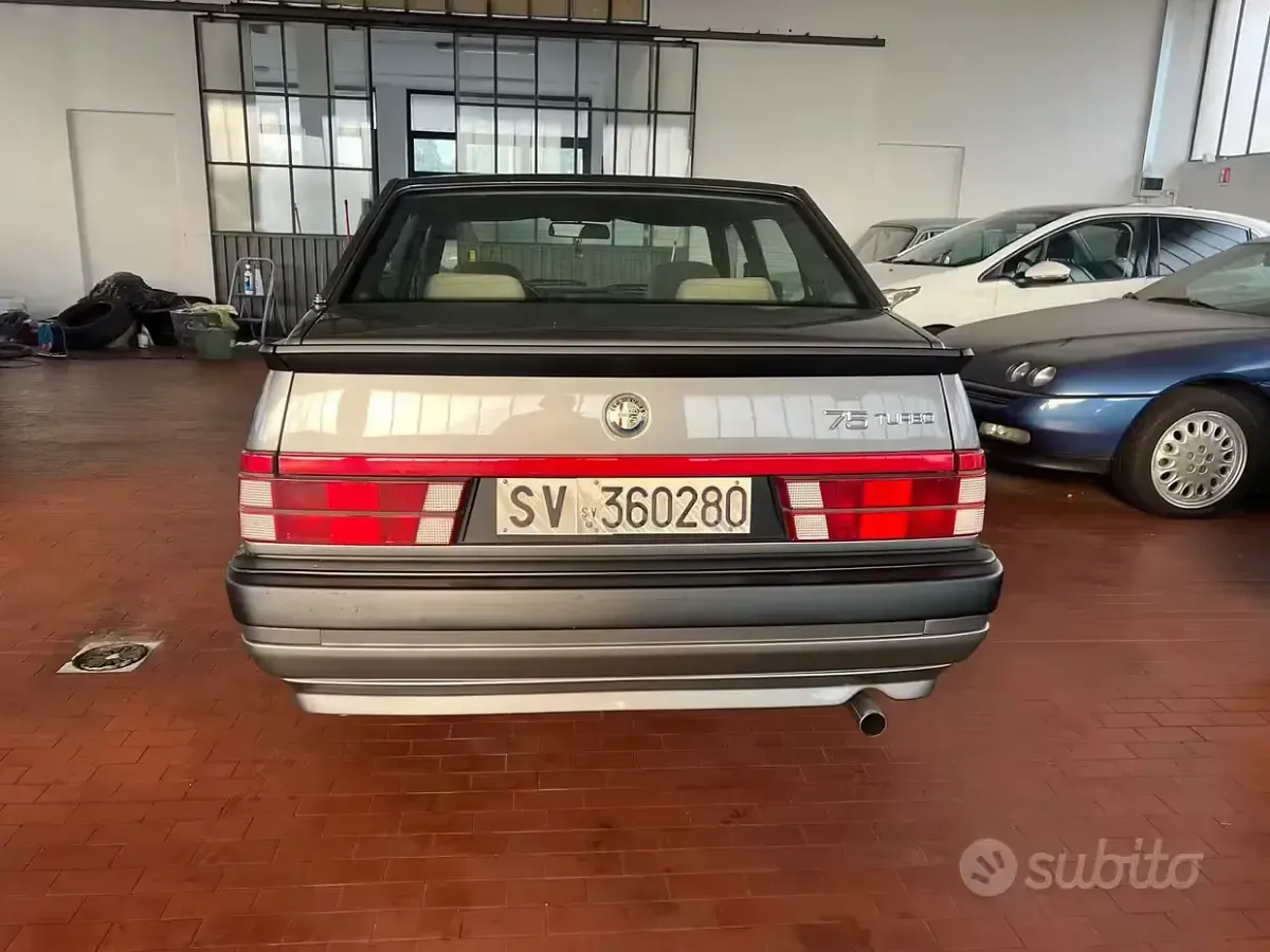 Usata Alfa Romeo 75 155 CV (114 kW) 1989 Giallo Berlina