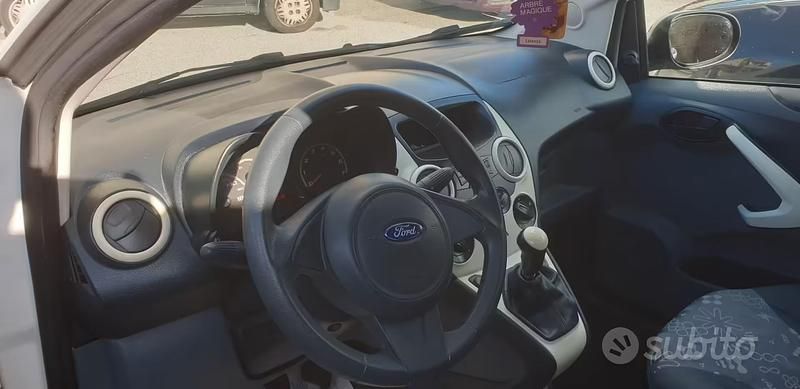 Usata Ford Ka 75 CV (55 kW) 2013 Bianco Utilitaria