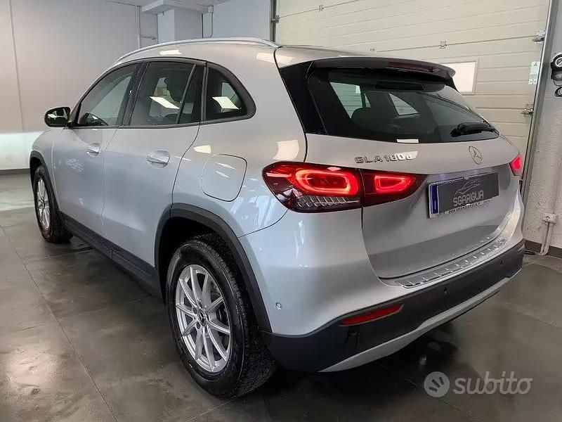 Usado Mercedes GLA180 AMG 116 CV (85 kW) 2021 Gris SUV