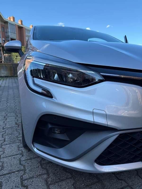 Begagnad Renault Clio V R.S. 140 HK (102 kW) 2022 Silver Sedan