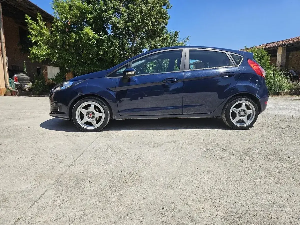 Usata Ford Fiesta 75 CV (55 kW) 2016 Bluazzurro Utilitaria