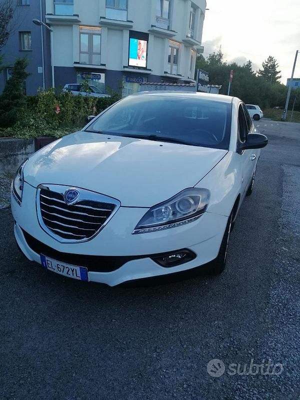 Bianco Usata 2012 Lancia Delta Due volumi | 2900 € (Buon prezzo) - Immagine 1/4