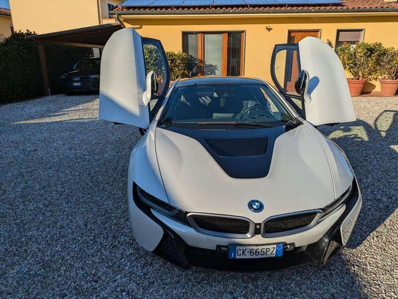 Usata BMW i8 231 CV (169 kW) 2017 Bianco Coupé