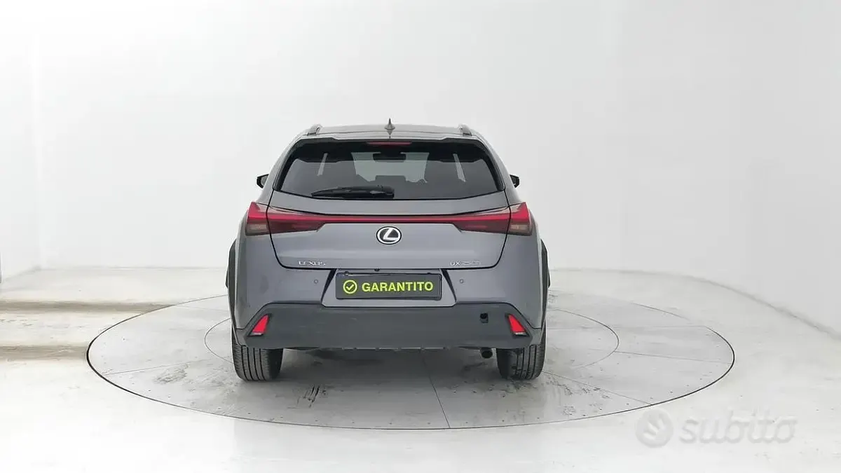 Usata Lexus UX 250h 184 CV (135 kW) 2022 Grigio SUV