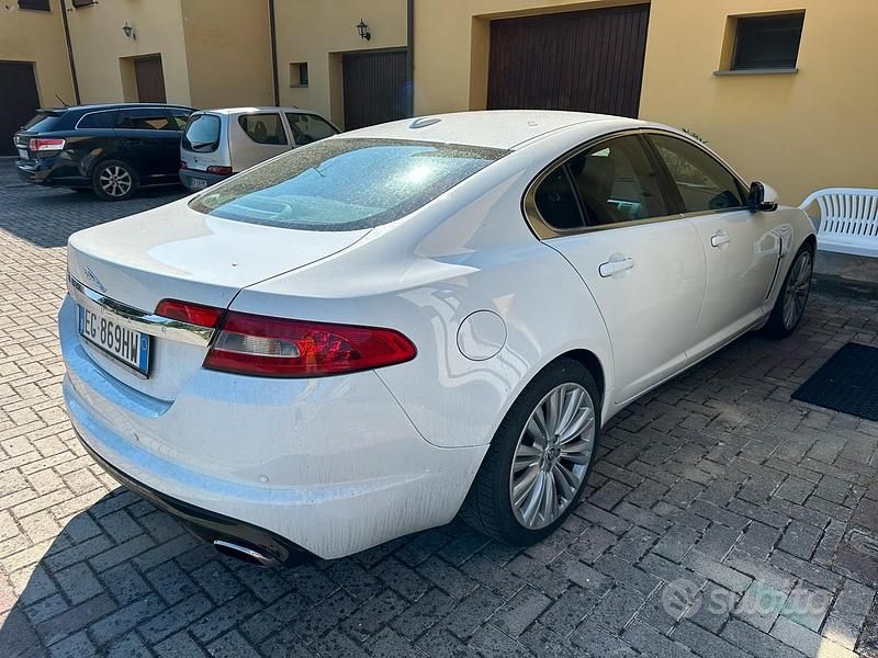 Usata Jaguar XF Luxury 241 CV (177 kW) 2010 Bianco Berlina