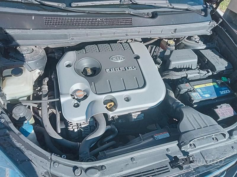 Usata 2007 Kia Carens Monovolume | 5000 € - Immagine 1/4