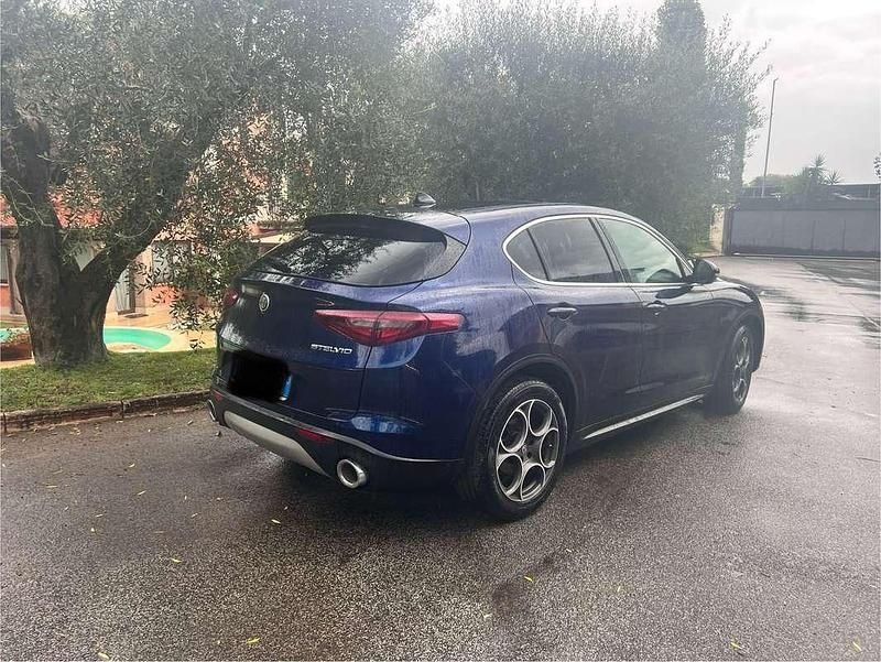 Usata Alfa Romeo Stelvio Executive 180 CV (132 kW) 2017 Blu/azzurro SUV