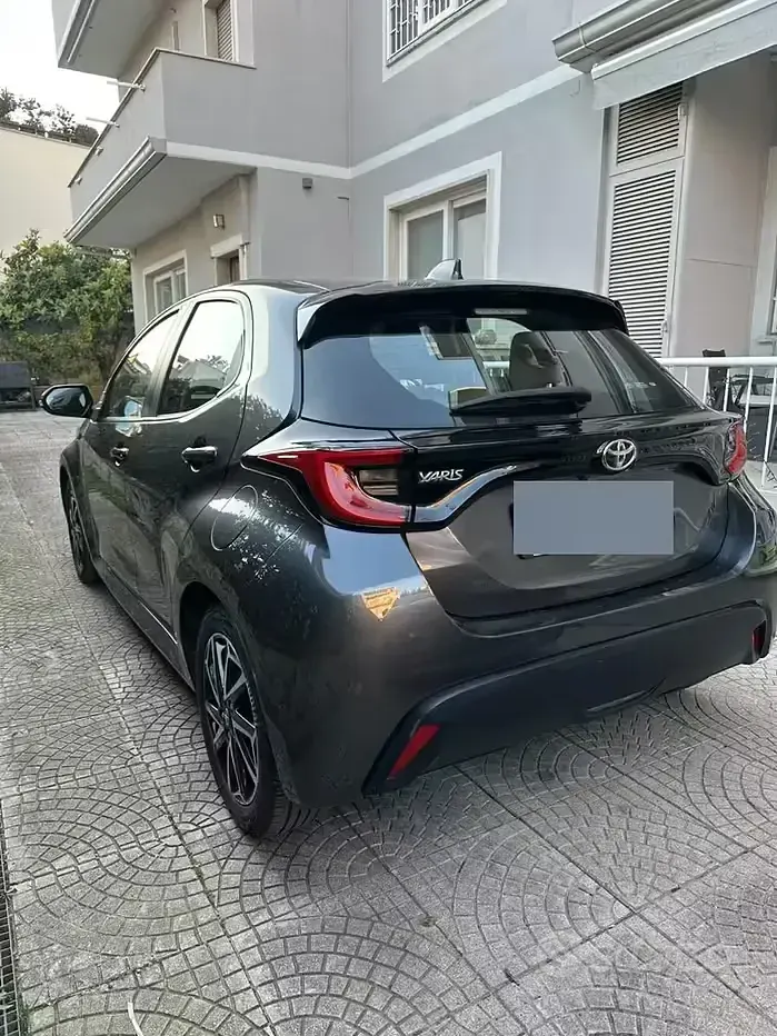 Usata Toyota Yaris Active 72 CV (52 kW) 2022 Grigio Utilitaria