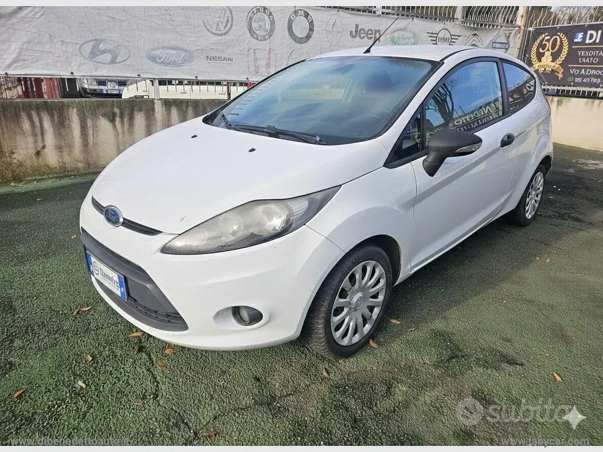 Usata Ford Fiesta 70 CV (51 kW) 2012 Furgone