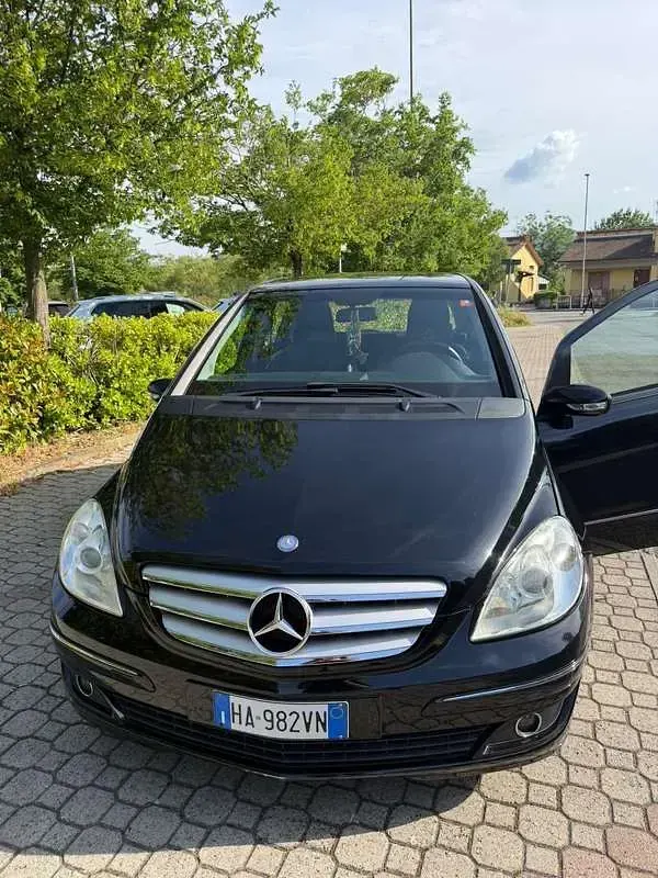 Usata Mercedes B180 109 CV (80 kW) 2007 Nero Monovolume
