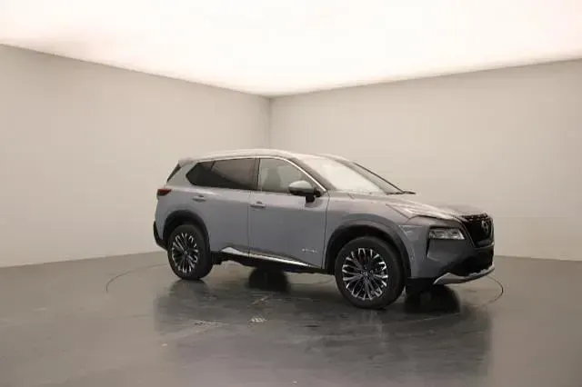 Begagnad Nissan X-Trail Tekna 213 HK (156 kW) 2024 Grå SUV