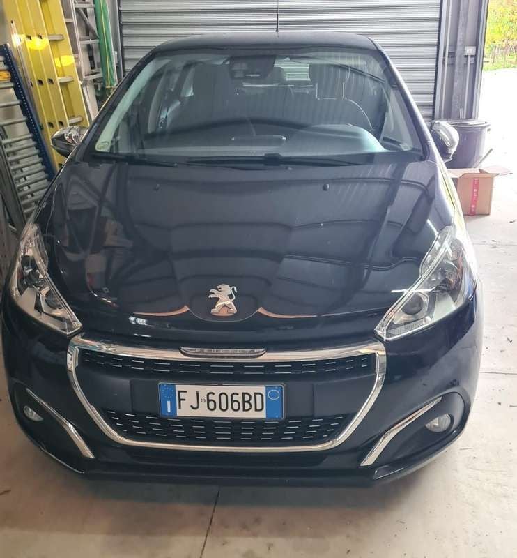 Usata 2017 Peugeot 208 Allure Due volumi | 8300 € (Super prezzo) - Immagine 1/4