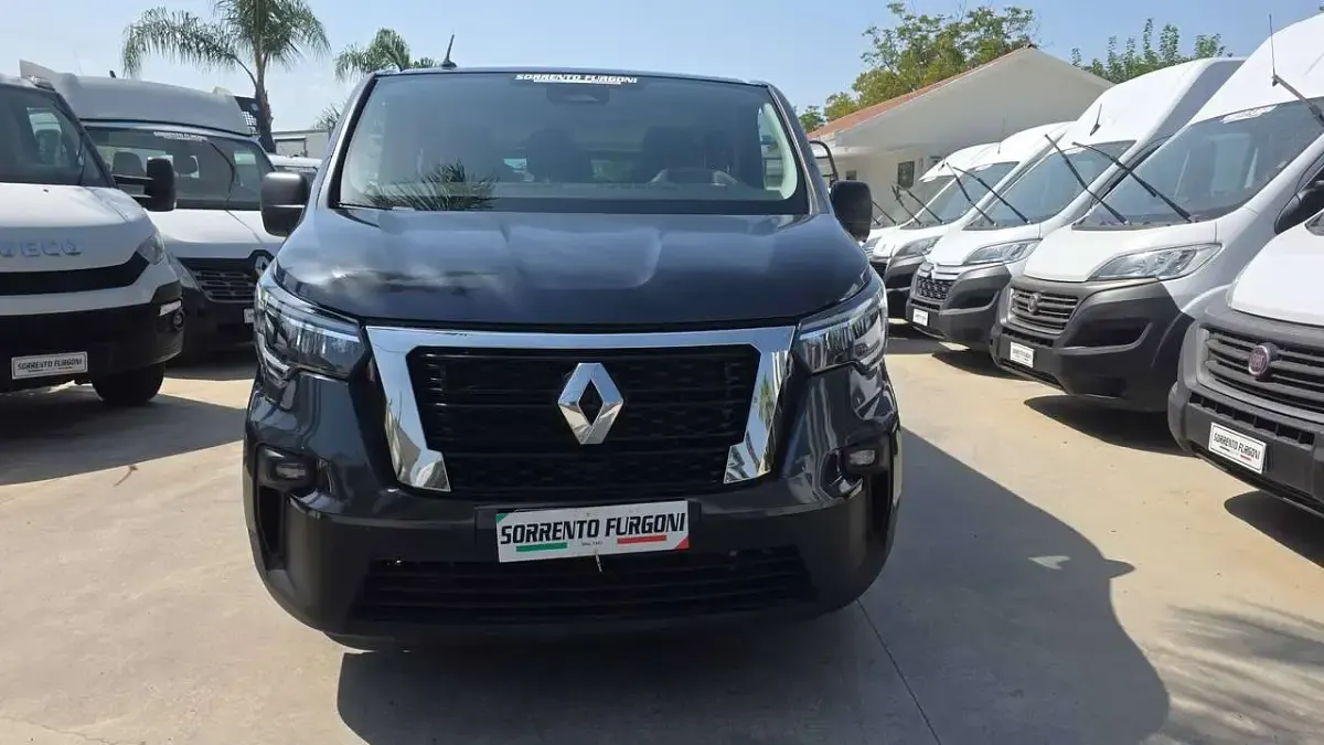 Usata Renault Trafic 150 CV (110 kW) 2023 Grigio Monovolume