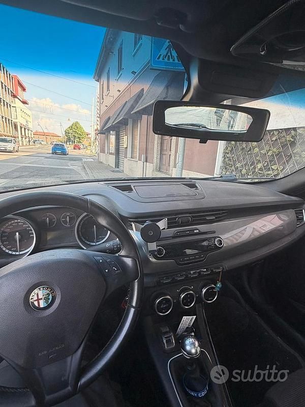 Usata Alfa Romeo Giulietta 140 CV (102 kW) 2011 Blu Utilitaria