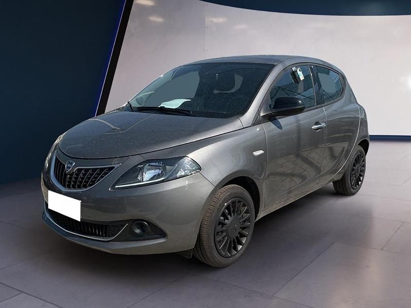 Usata Lancia Ypsilon Gold 70 CV (51 kW) 2023 Grigio Utilitaria