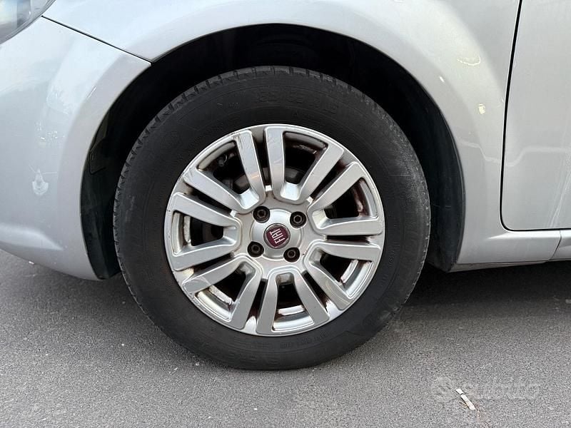 Usata Fiat Punto 75 CV (55 kW) 2014 Grigio Berlina