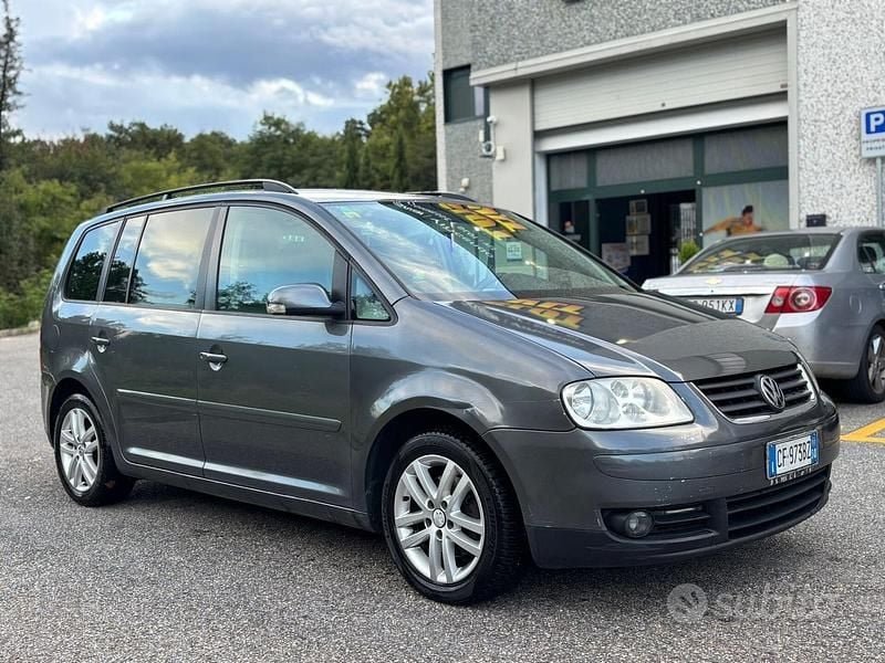 Usata VW Touran Highline 136 CV (100 kW) 2004 Grigio Monovolume