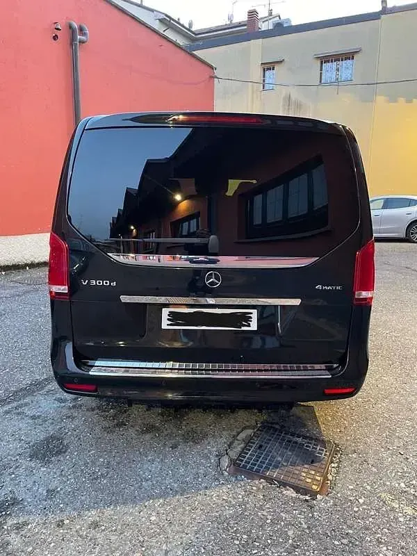 Usata Mercedes V300 Exclusive 237 CV (174 kW) 2022 Nero Monovolume